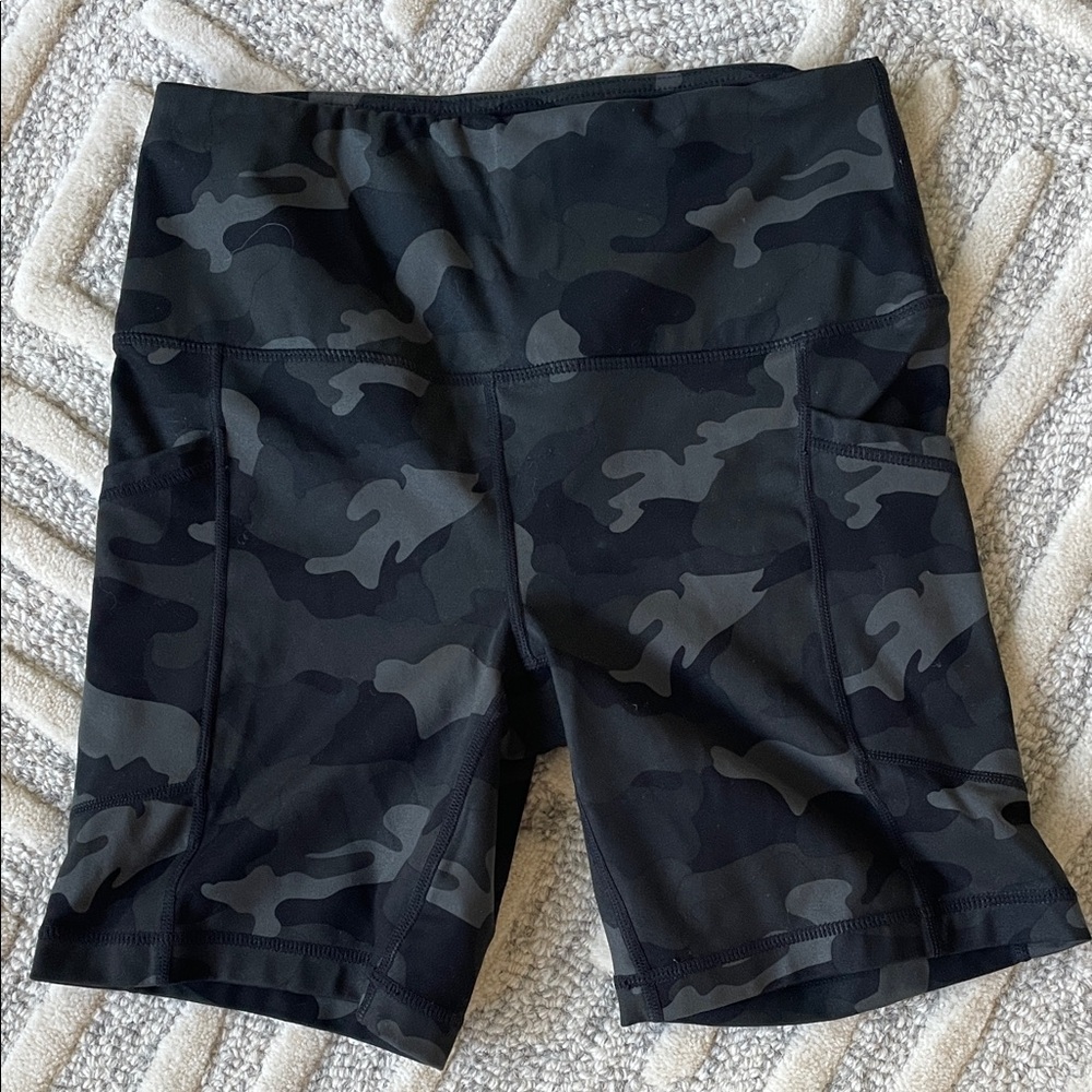 Yogalicious camo shorts 7 inch inseam - Picture 1 of 4